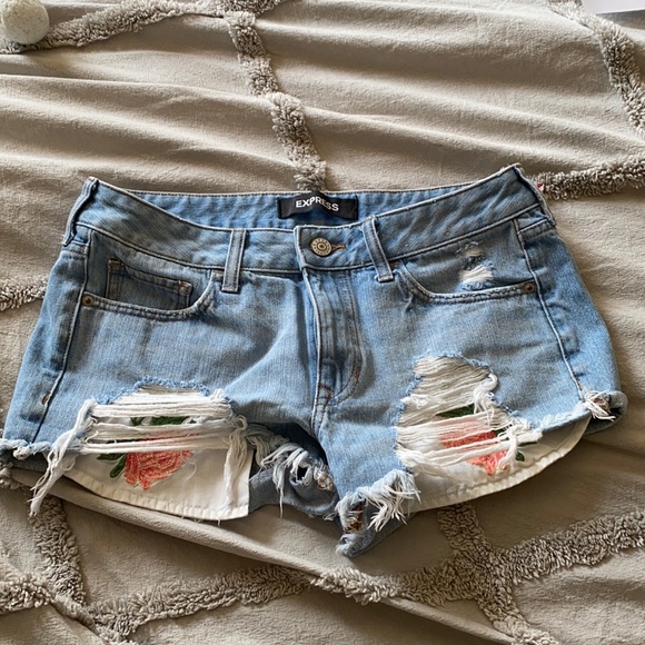 Jean Short with Floral Pocket - Picture 2 of 4